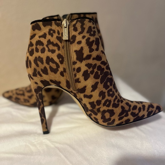 ⚫️JESSICA SIMPSON HEELED BOOTIES - Picture 3 of 4